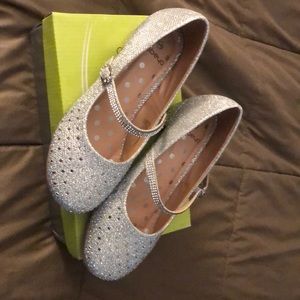 Girls size 3 silver shoes